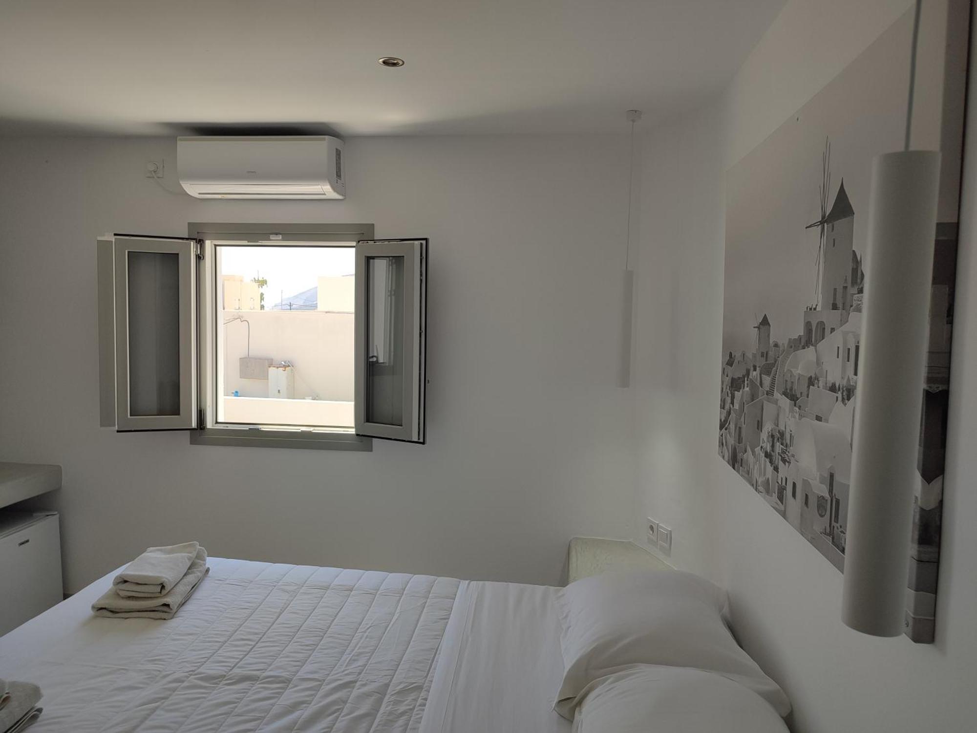 Central Santorini Serenity Rooms Fíra Kültér fotó