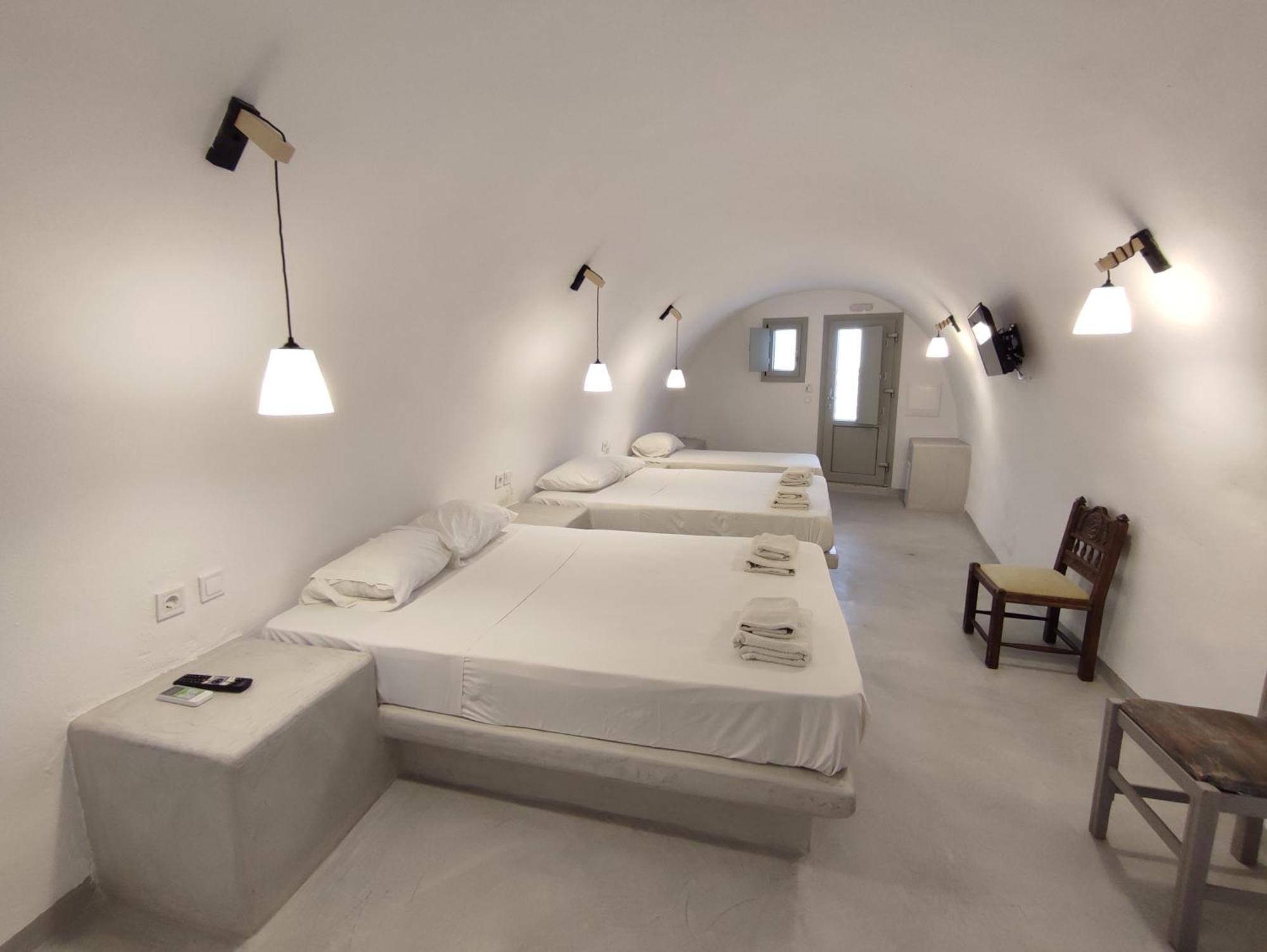 Central Santorini Serenity Rooms Fíra Kültér fotó