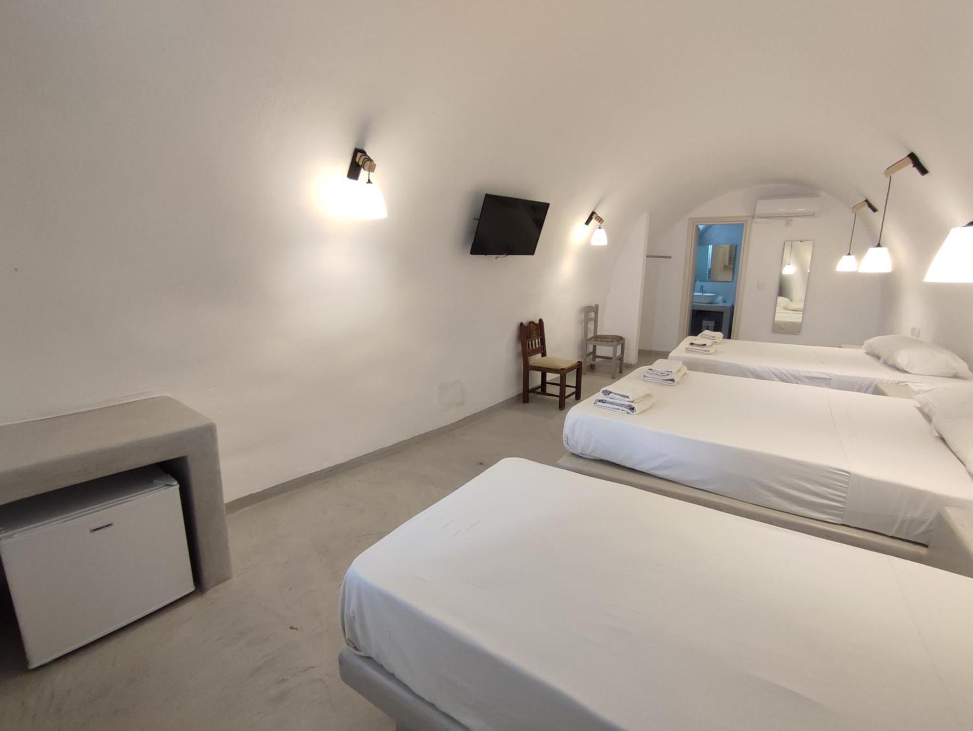 Central Santorini Serenity Rooms Fíra Kültér fotó