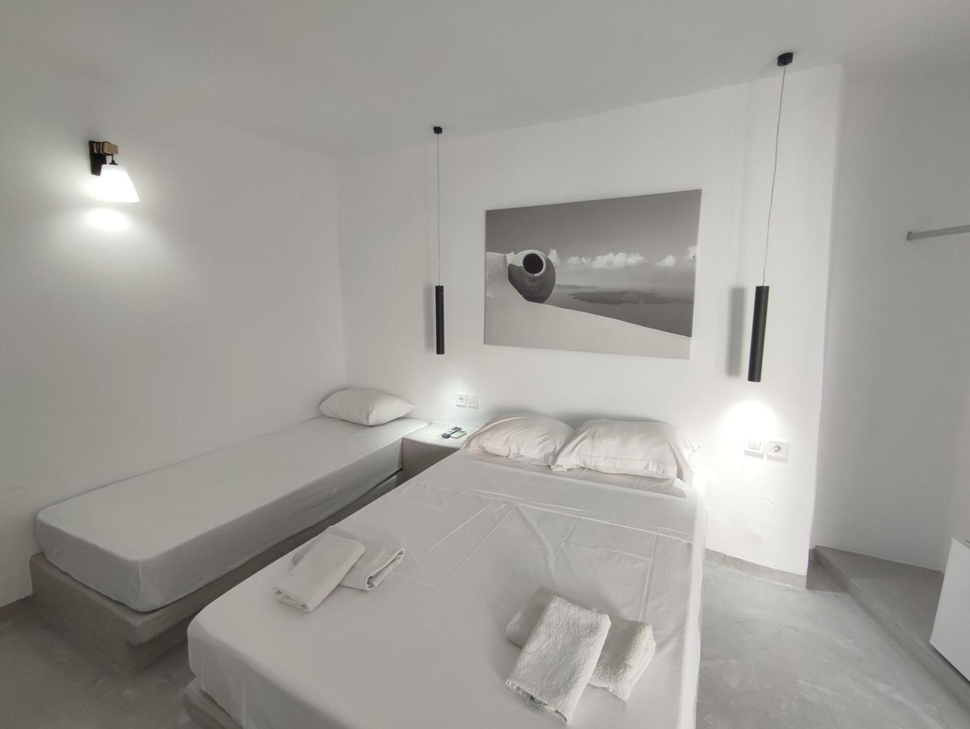 Central Santorini Serenity Rooms Fíra Kültér fotó