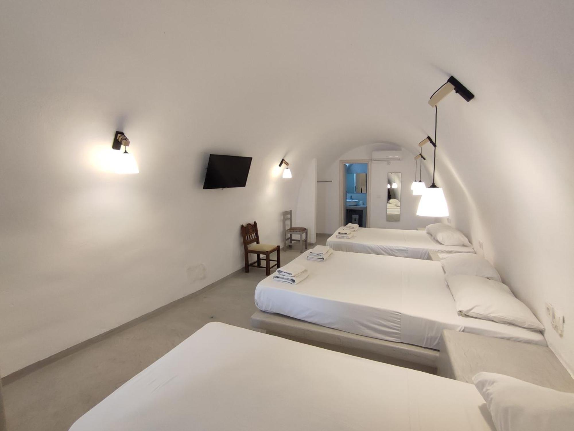 Central Santorini Serenity Rooms Fíra Kültér fotó