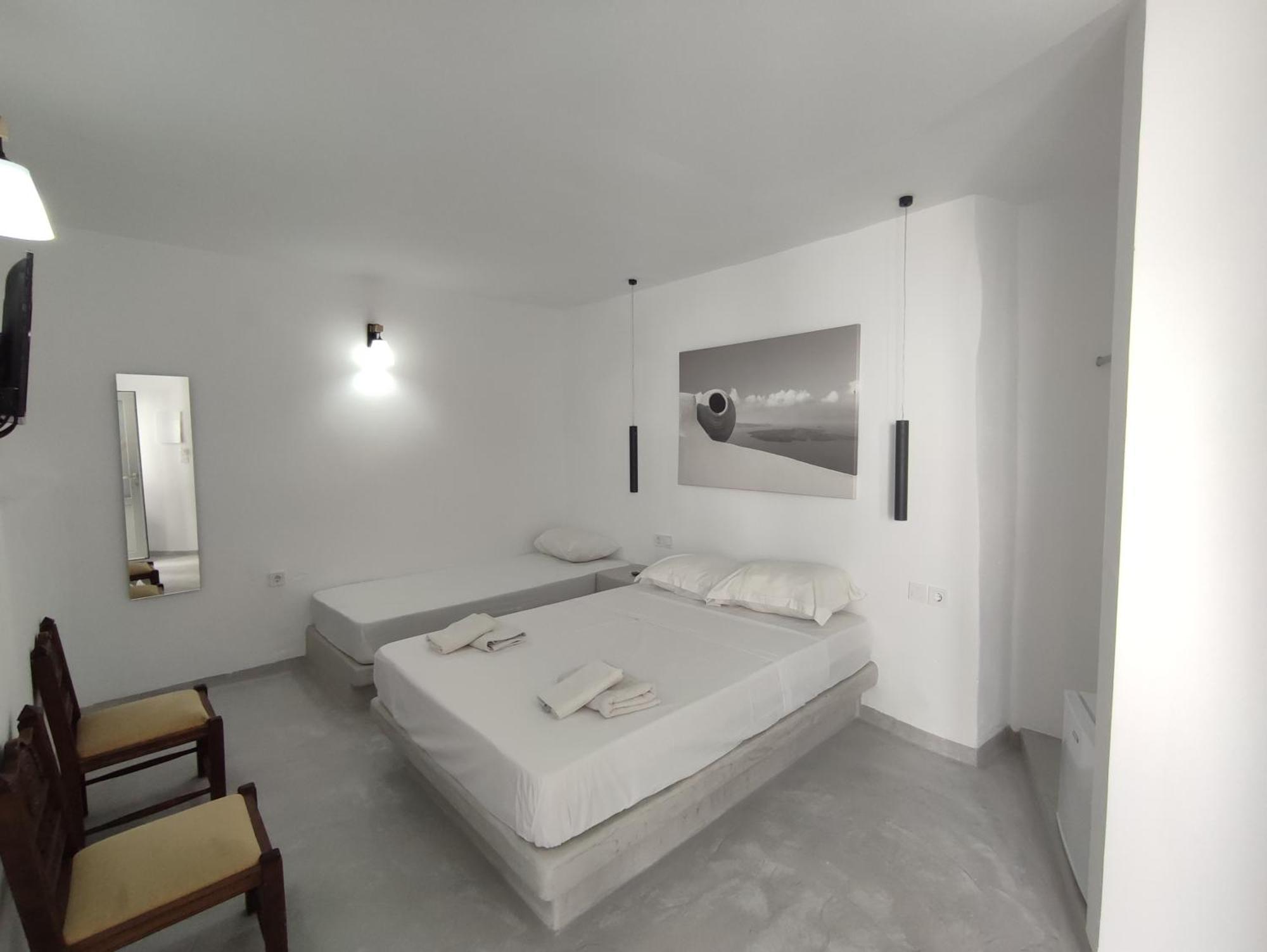 Central Santorini Serenity Rooms Fíra Kültér fotó